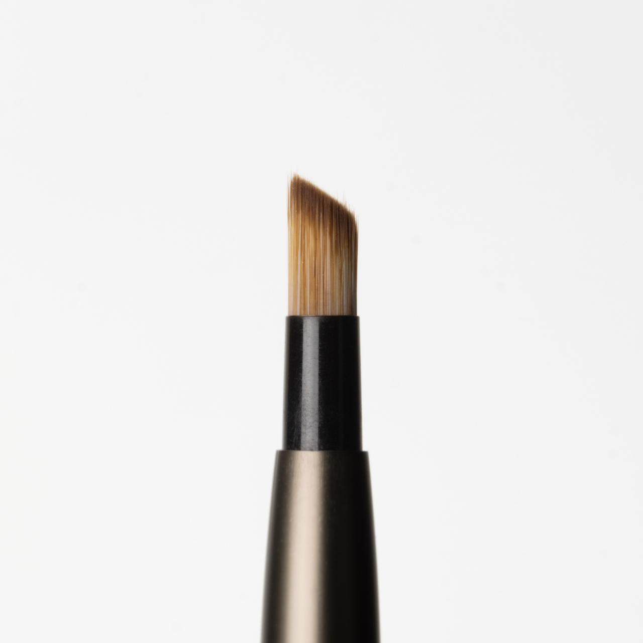 Retractable Brush — Angled Pigment Brush
