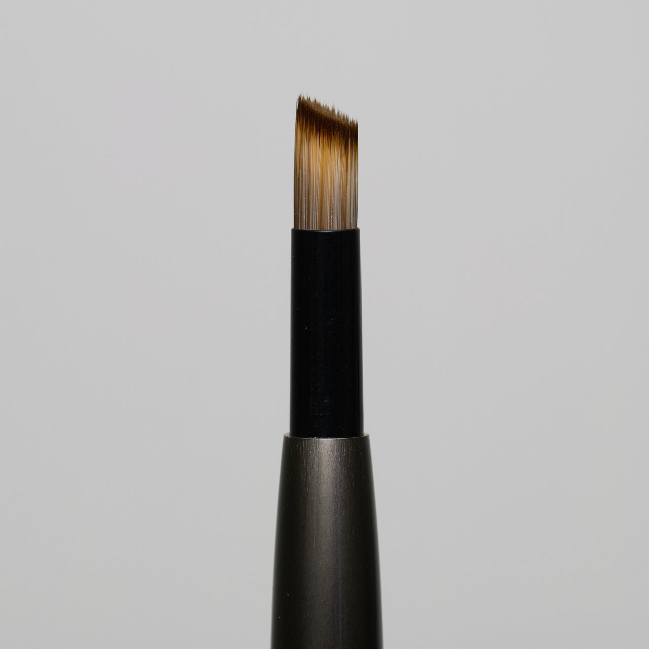 Retractable Brush — Angled Pigment Brush B-Grade